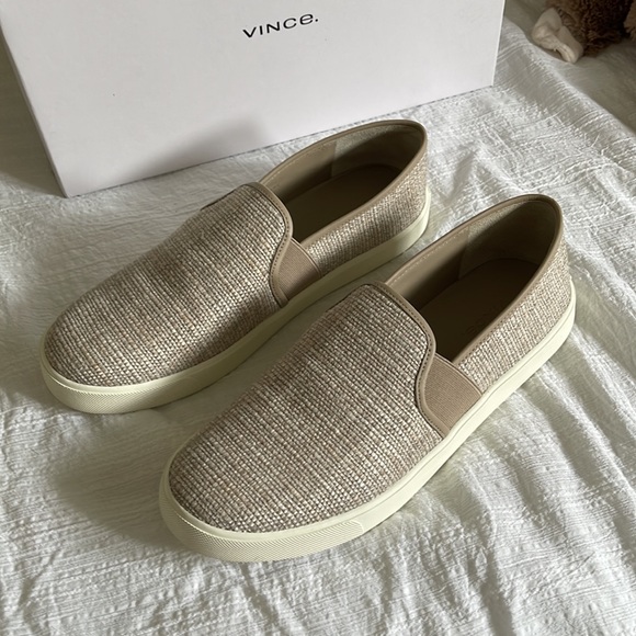 Vince slip on sneaker- size 8.5 - Picture 2 of 4